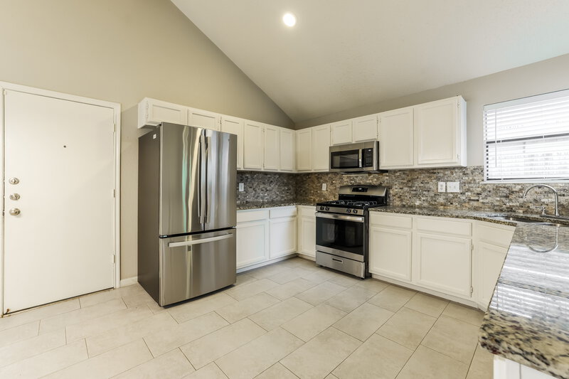 1,825/Mo, 4303 Hawk Meadow Drive Katy, TX 77449 Kitchen View 2