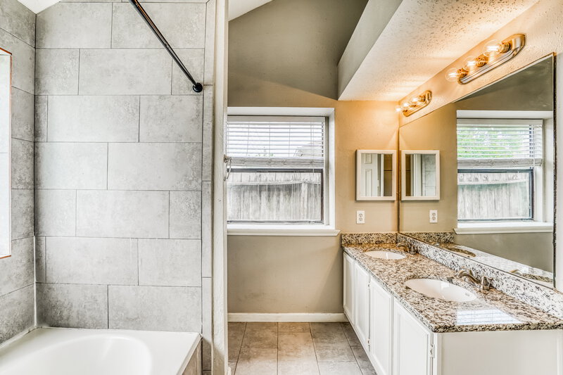 1,805/Mo, 4303 Hawk Meadow Drive Katy, TX 77449 Main Bathroom View 2