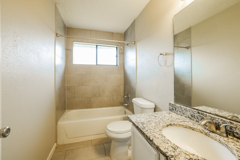 1,825/Mo, 4303 Hawk Meadow Drive Katy, TX 77449 Bathroom View