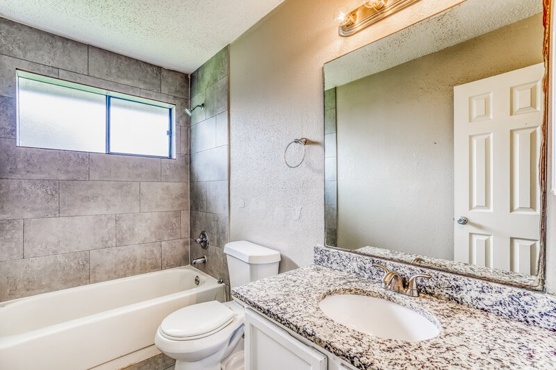 1,805/Mo, 4303 Hawk Meadow Drive Katy, TX 77449 Bathroom View