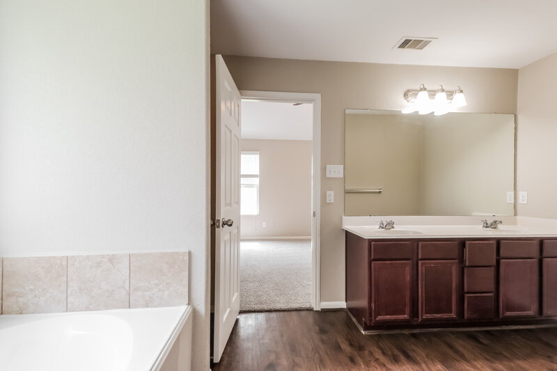 1,995/Mo, 21223 Fox Orchard Ct Humble, TX 77338 Main Bathroom View