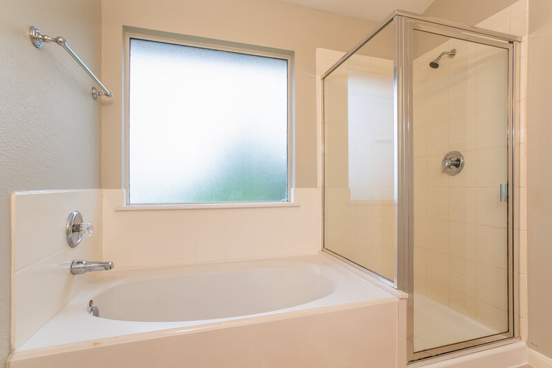 1,915/Mo, 1815 Adriana Lane Houston, TX 77049 Master Bathroom View