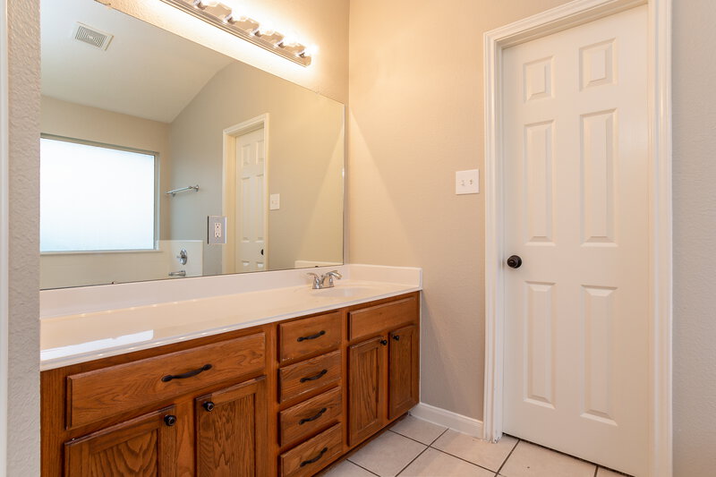 1,915/Mo, 1815 Adriana Lane Houston, TX 77049 Master Bathroom View 2