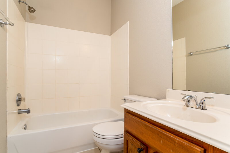 1,915/Mo, 1815 Adriana Lane Houston, TX 77049 Bathroom View