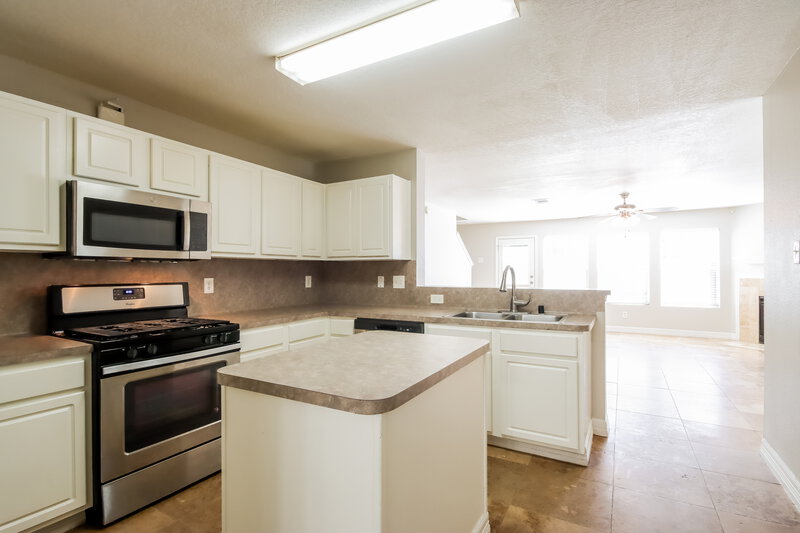 2,260/Mo, 7338 Fox Forest Trail Humble, TX 77338 Kitchen View 2