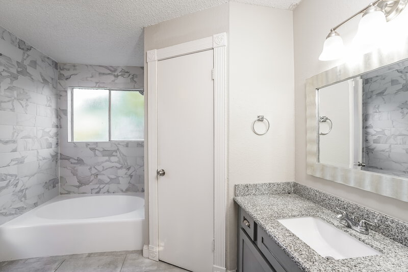 1,890/Mo, 4438 Field Meadow Drive Katy, TX 77449 Main Bathroom View