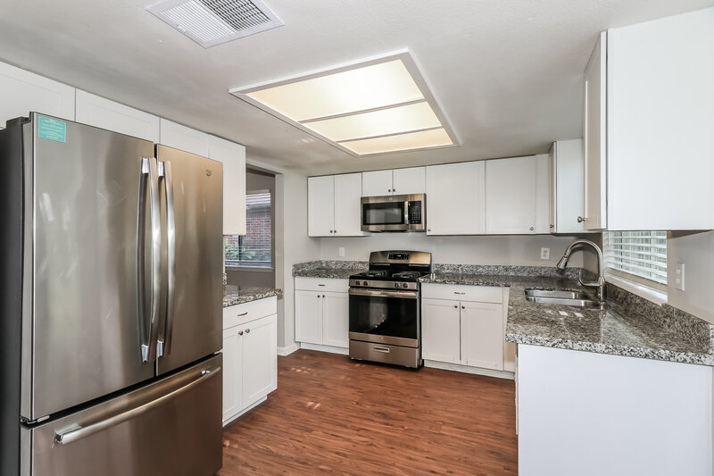 1,715/Mo, 18711 Droitwich Dr Humble, TX 77346 Kitchen View 2