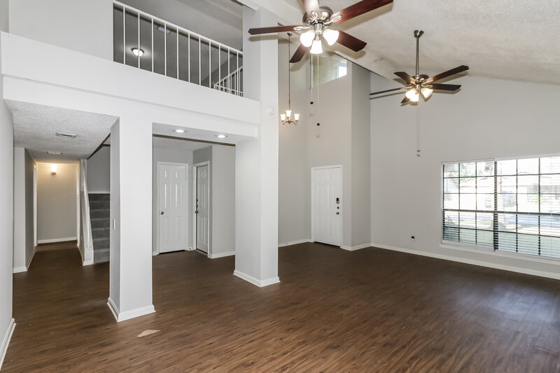 1,715/Mo, 18711 Droitwich Dr Humble, TX 77346 Family Room View 2