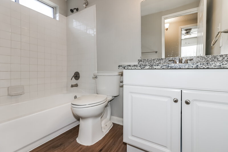 1,715/Mo, 18711 Droitwich Dr Humble, TX 77346 Bathroom View 2