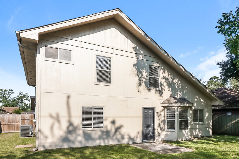 1,715/Mo, 18711 Droitwich Dr Humble, TX 77346 Rear View