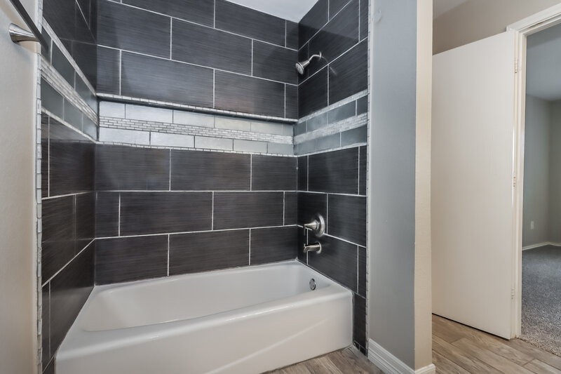 1,980/Mo, 3623 Bridgebluff Lane Katy, TX 77449 Main Bathroom View