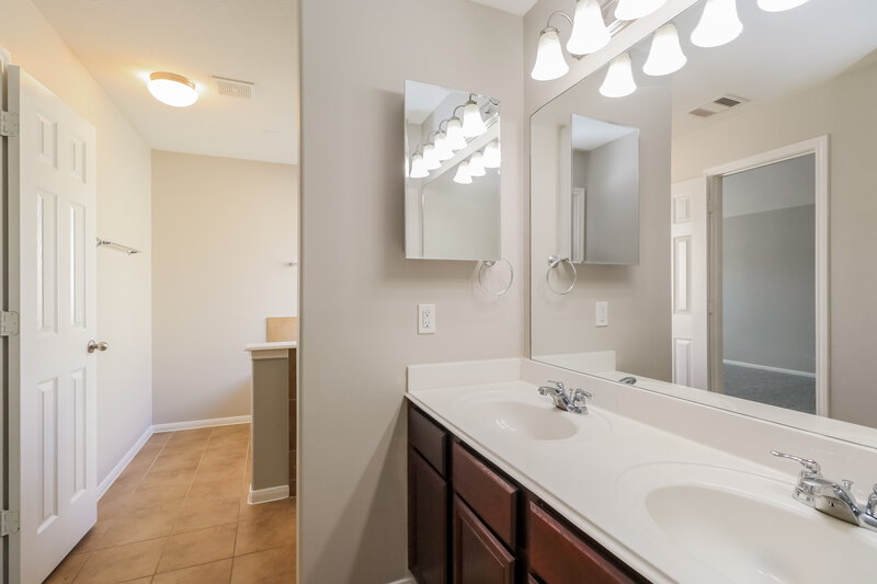 2,330/Mo, 15618 Forest Creek Farms Cypress, TX 77429 Main Bathroom View