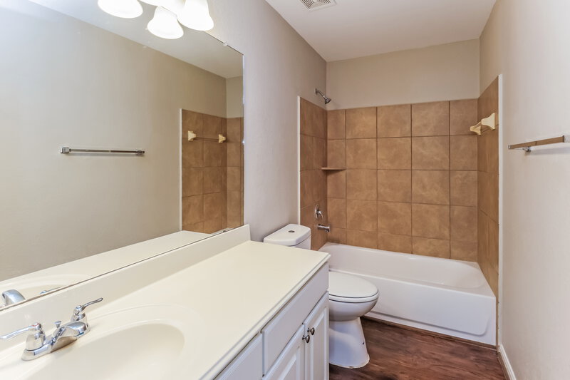 1,960/Mo, 21230 Fox Branch Trail Humble, TX 77338 Bathroom View