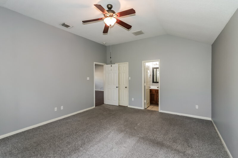 1,780/Mo, 11738 Elizabeth Court Pinehurst, TX 77362 Main Bedroom View 2