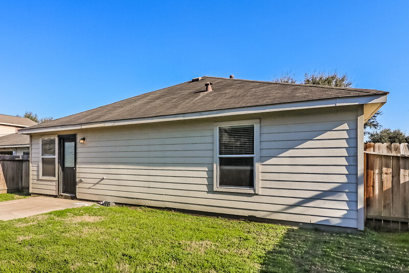 1,780/Mo, 11738 Elizabeth Court Pinehurst, TX 77362 Rear View