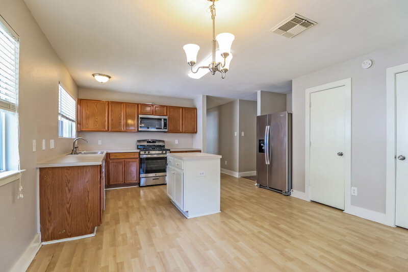2,105/Mo, 422 Laurel Timbers Drive Houston, TX 77339 Kitchen View 2