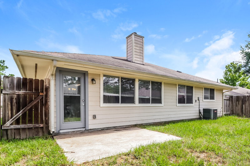 2,105/Mo, 422 Laurel Timbers Drive Houston, TX 77339 Rear View