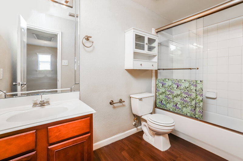 2,260/Mo, 11427 Flying Geese Lane Tomball, TX 77375 Bathroom View