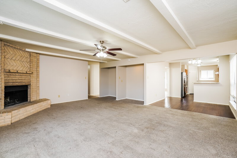 1,690/Mo, 11426 Milners Point Drive Houston, TX 77066 Living Room View