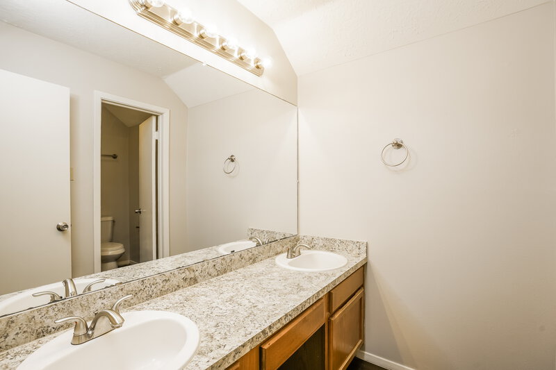 1,690/Mo, 11426 Milners Point Drive Houston, TX 77066 Bathroom View