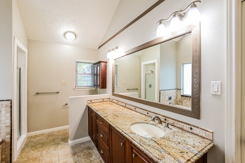 2,390/Mo, 11918 Cottonwood Lane Cypress, TX 77429 Main Bathroom View