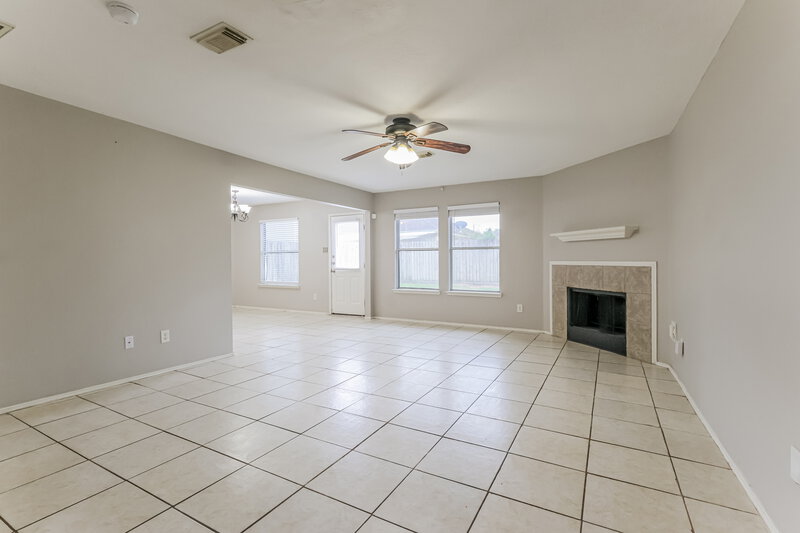 1,745/Mo, 11811 Sunny Stream Drive Tomball, TX 77375 Living Room View