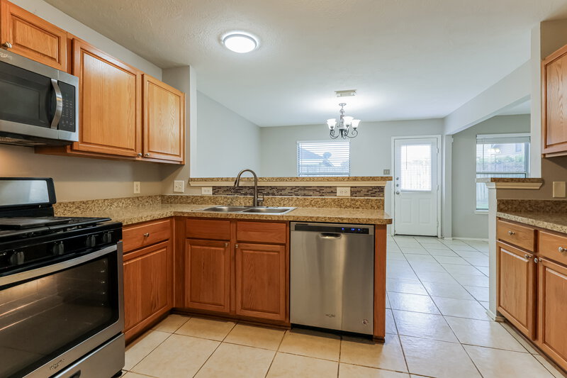 1,745/Mo, 11811 Sunny Stream Drive Tomball, TX 77375 Kitchen View 2
