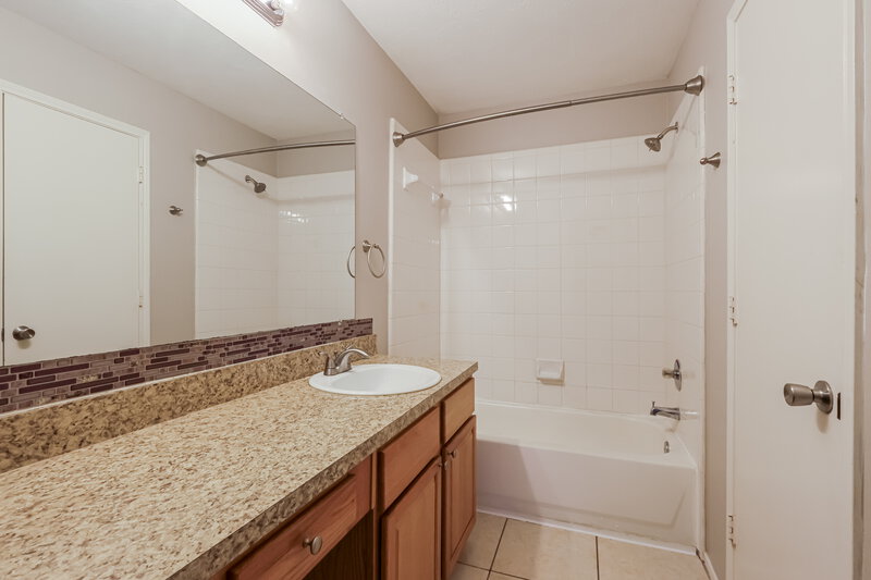 1,745/Mo, 11811 Sunny Stream Drive Tomball, TX 77375 Main Bathroom View