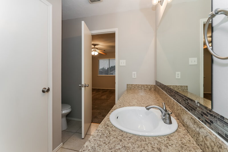 1,885/Mo, 11811 Sunny Stream Drive Tomball, TX 77375 Main Bathroom View 2