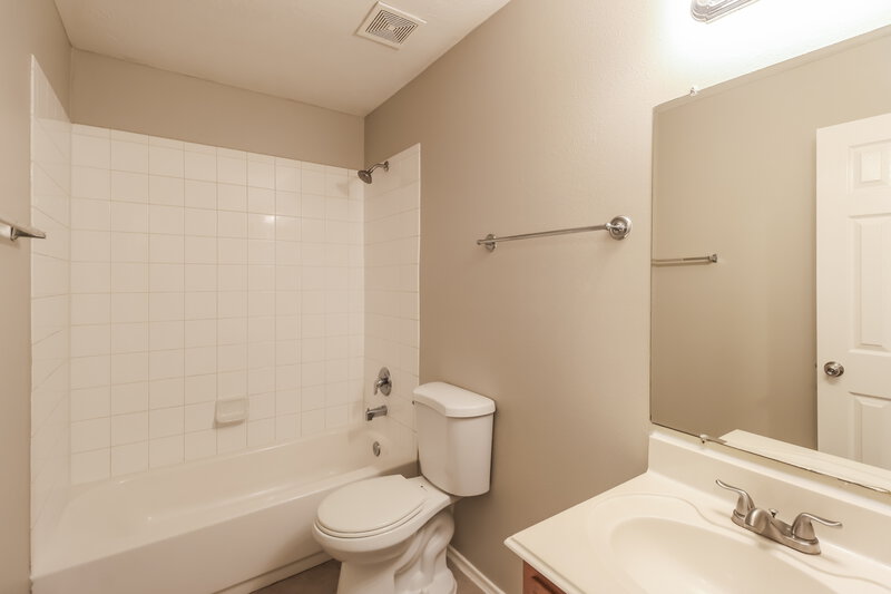 1,950/Mo, 23923 Blossom Crest Lane Spring, TX 77373 Bathroom View