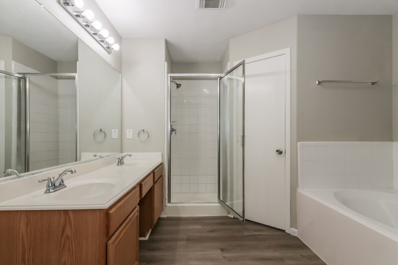1,955/Mo, 18411 Atascocita Meadows Drive Humble, TX 77346 Main Bathroom View