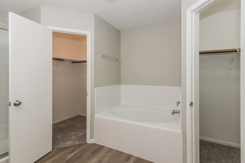 1,955/Mo, 18411 Atascocita Meadows Drive Humble, TX 77346 Main Bathroom View 2