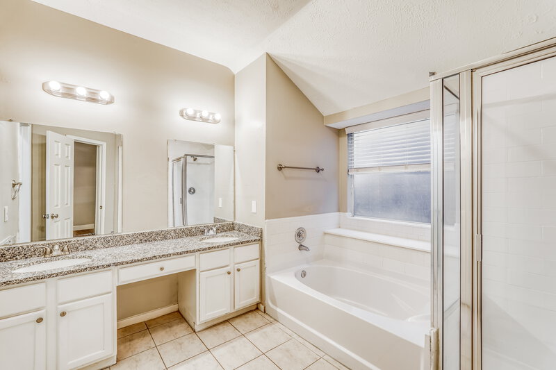 2,140/Mo, 15303 Goodman St Houston, TX 77084 Main Bathroom View