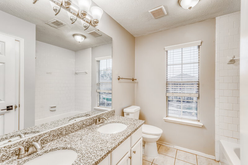 2,140/Mo, 15303 Goodman St Houston, TX 77084 Bathroom View