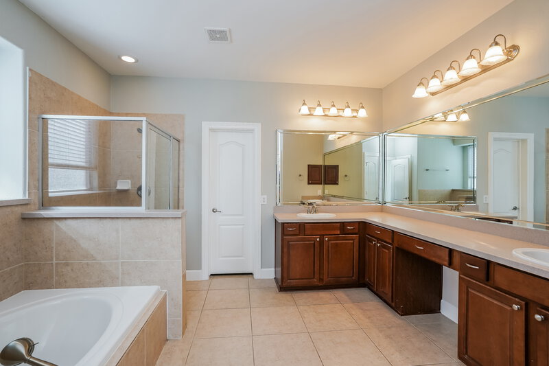 3,025/Mo, 20619 Garden Ridge Cyn Richmond, TX 77407 Main Bathroom View