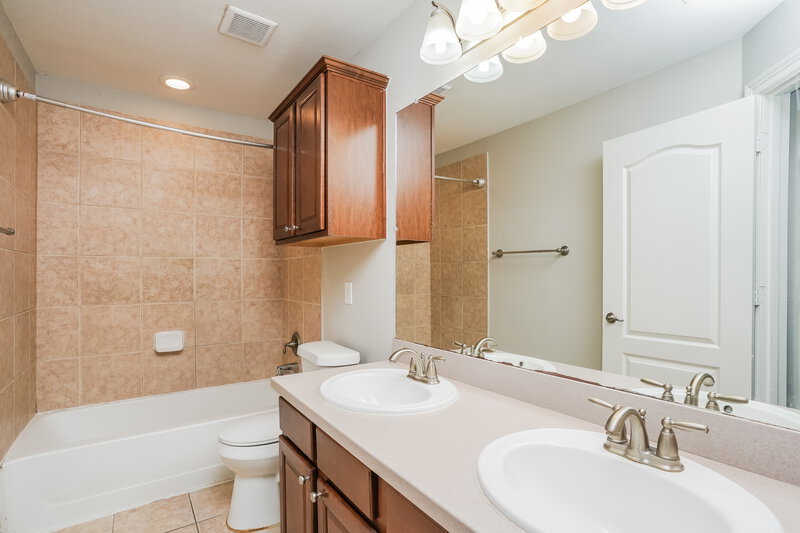 3,025/Mo, 20619 Garden Ridge Cyn Richmond, TX 77407 Bathroom View