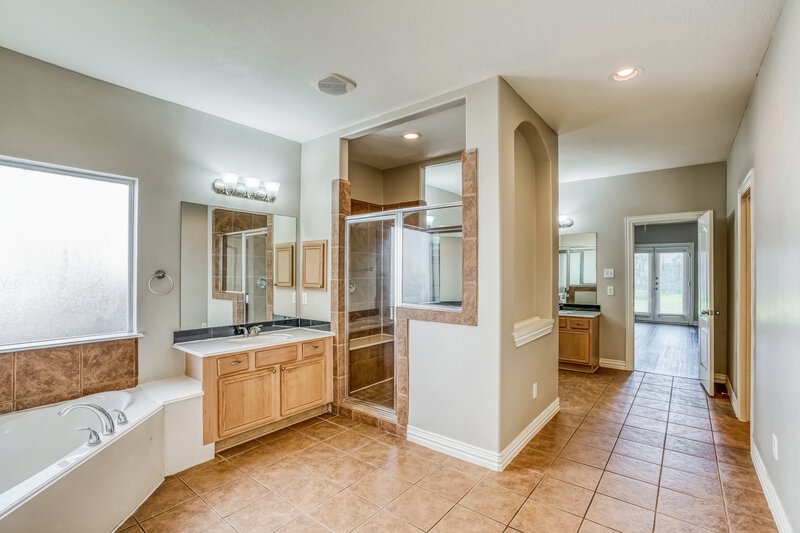3,980/Mo, 2922 Brahman Dr Manvel, TX 77578 Main Bathroom View