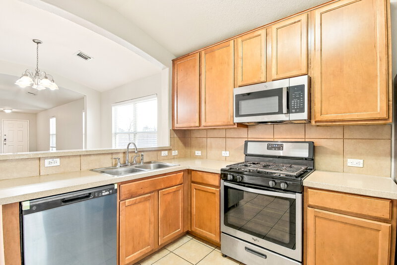 1,750/Mo, 20110 Pinto Ridge Drive Humble, TX 77338 Kitchen View 2