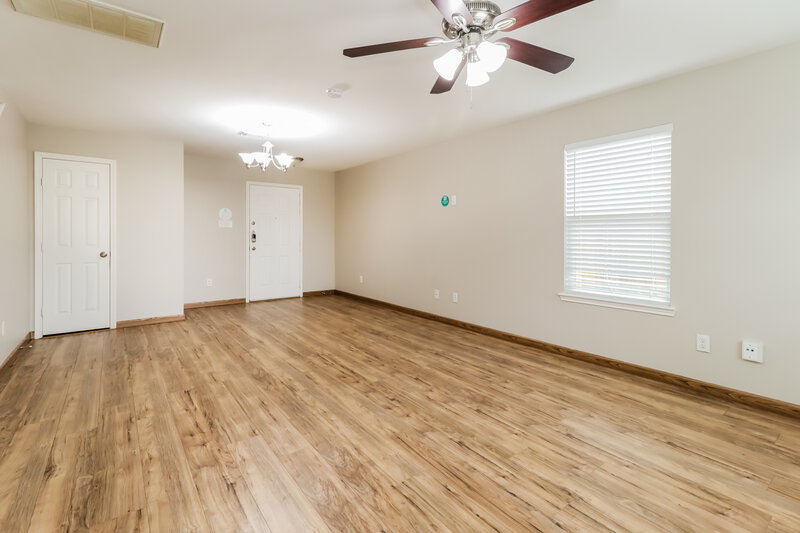 2,060/Mo, 13107 Gatton Park Drive Houston, TX 77066 Living Room View 2