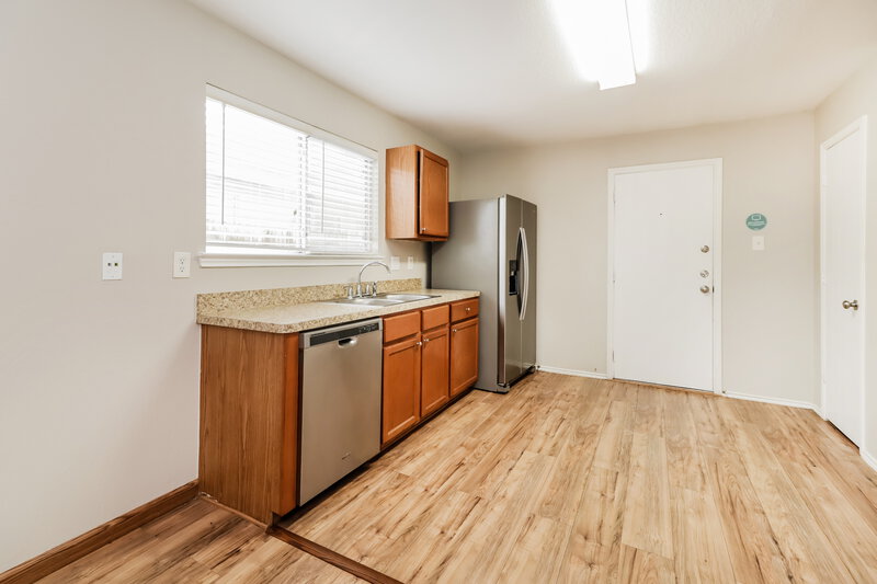 2,060/Mo, 13107 Gatton Park Drive Houston, TX 77066 Kitchen View 2