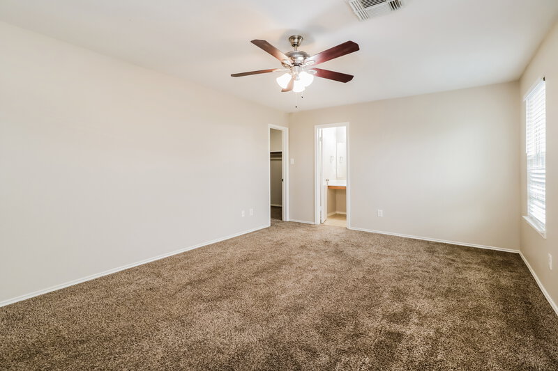 2,060/Mo, 13107 Gatton Park Drive Houston, TX 77066 Main Bedroom View 2
