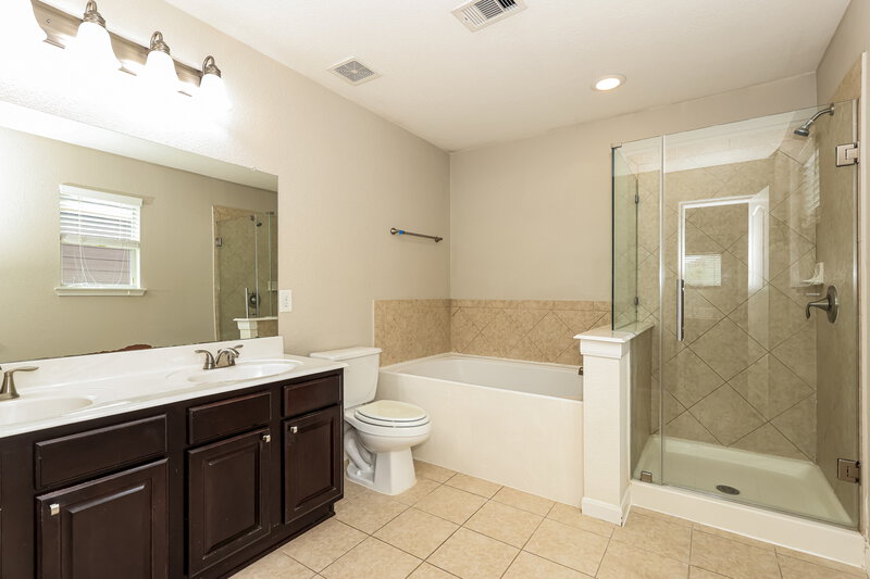 1,865/Mo, 29327 Legends Green Drive Spring, TX 77386 Main Bathroom View