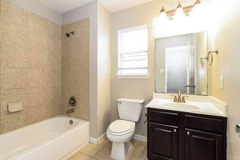1,865/Mo, 29327 Legends Green Drive Spring, TX 77386 Bathroom View