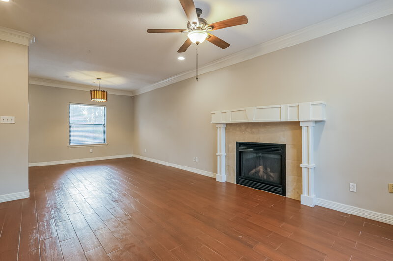 1,670/Mo, 612 Spruce Drive Conroe, TX 77302 Living Room View