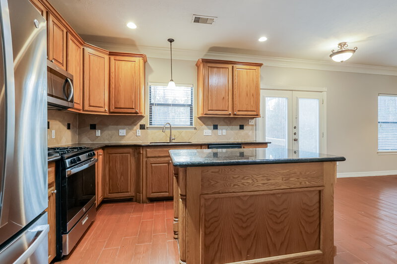 1,670/Mo, 612 Spruce Drive Conroe, TX 77302 Kitchen View 2