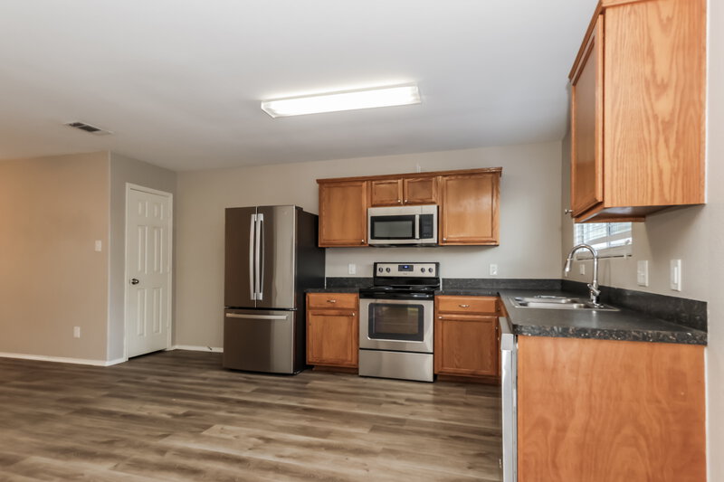 1,635/Mo, 16770 N Thrasher Dr Conroe, TX 77385 Kitchen View 2