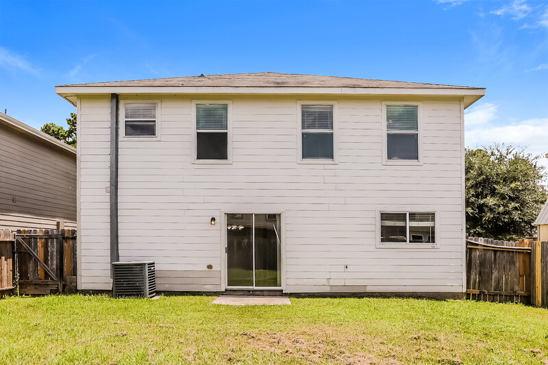 1,720/Mo, 16770 N Thrasher Dr Conroe, TX 77385 Rear View