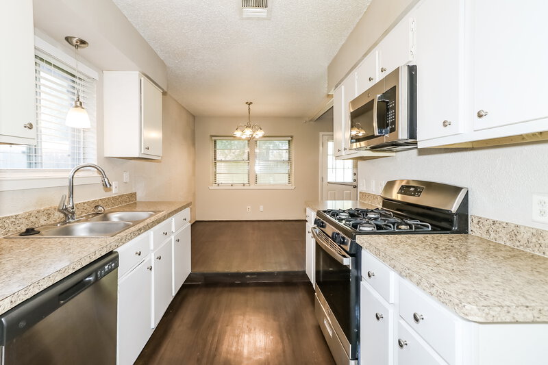 1,600/Mo, 1038 Three Forks Drive Katy, TX 77450 Kitchen View 2