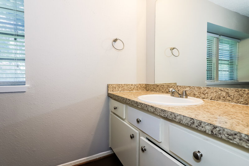 1,600/Mo, 1038 Three Forks Drive Katy, TX 77450 Main Bathroom View
