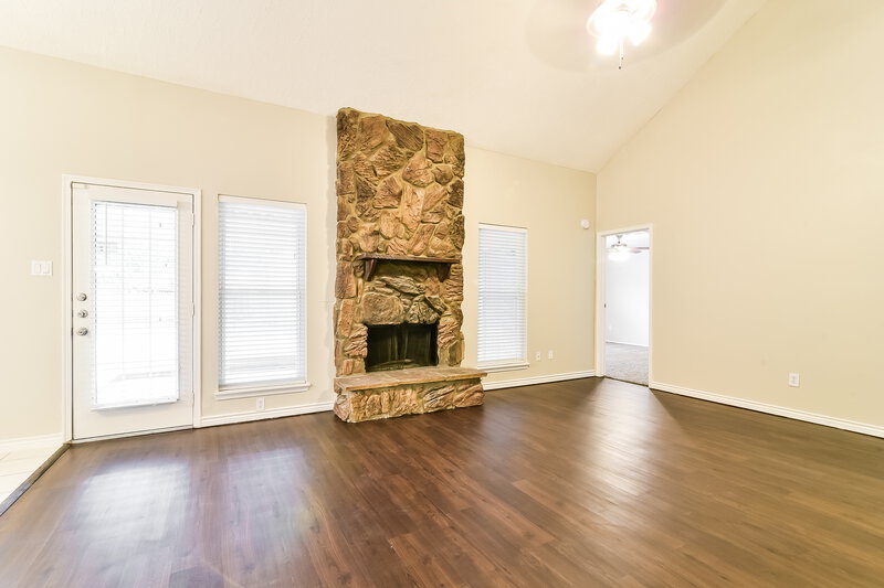 2,095/Mo, 19418 Navarro Mills Drive Tomball, TX 77375 Living Room View